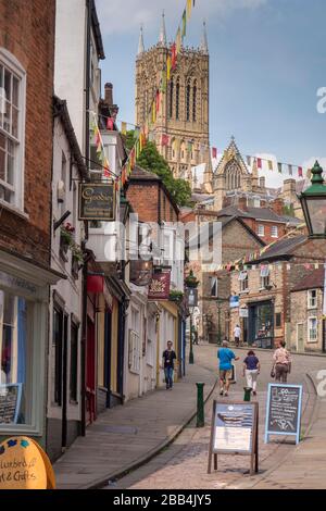 Cattedrale di Lincoln dalla ripida collina Lincoln Lincolnshire Inghilterra Foto Stock