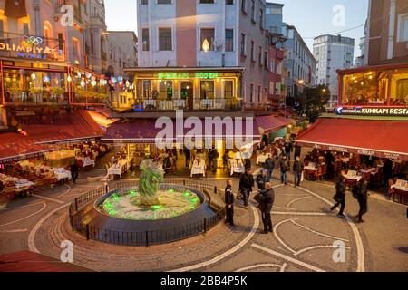Türkei, Istanbul, Kumkapi, Vergnügungsviertel und Fischrestaurants Foto Stock