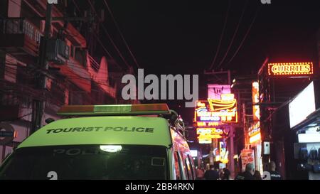 PATTAYA, TAILANDIA - 20 MARZO 2020: Empty Deserted Walking Street. Isolamento quarantena blocco. Epidemia di coronavirus sars-COV-2 covid-19 2019-ncov. Foto Stock