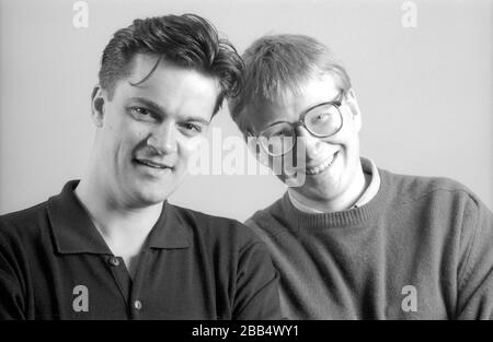 I dottori Tony Gardener, a sinistra, e Phil Hammond come duo comico 'Struck Off and Die' nel 1992 Foto Stock