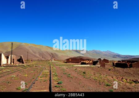 Old KM 1506 stazione ferroviaria, treno per le nuvole, Salta, Argentina Foto Stock