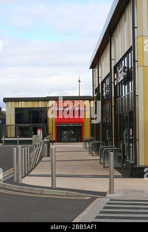 Shopping Parks deserte a causa di Coronavirus Lockdown credit Ian Faircognate/Alamy Stock Photos Foto Stock