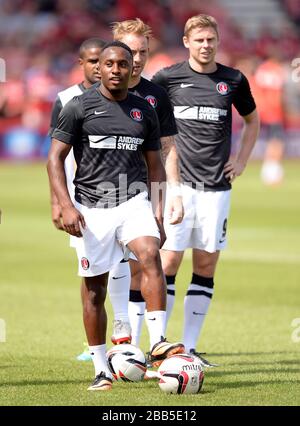 Charlton Athletic's Callum Harriott (a sinistra) Foto Stock