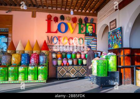 Mercato marocchino (souk) nella città vecchia (medina) di Marrakech, Marocco Foto Stock