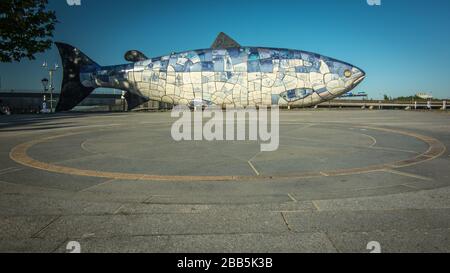 BELFAST, IRLANDA DEL NORD - il Big Fish, una statua simbolo di Belfast di Donegall Quay Foto Stock
