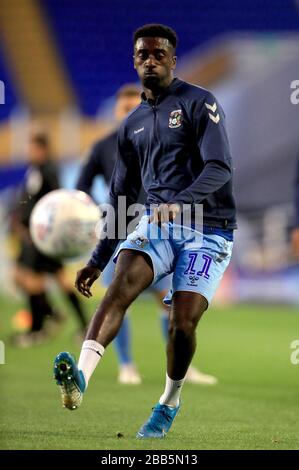 Jordy Hiwula di Coventry City si riscalda prima del calcio d'inizio Foto Stock