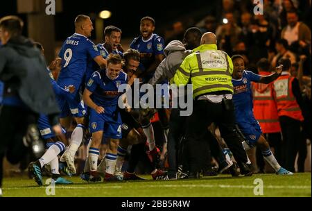 Colchester United festeggia vincendo la pena spara fuori Foto Stock