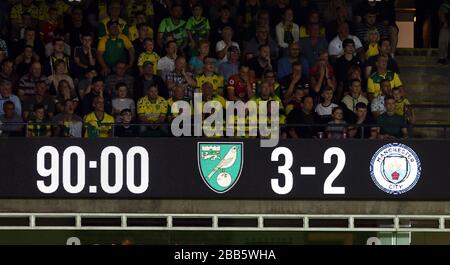 Una visione generale del quadro di valutazione a tempo pieno, leggendo 3-2 a Norwich City Foto Stock