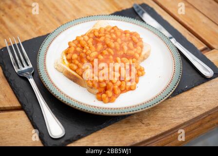 Fagioli su pane tostato Foto Stock