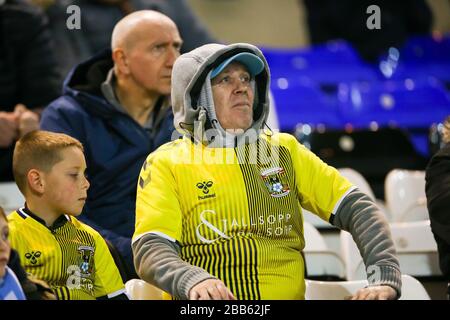 I sostenitori di Coventry City negli stand durante la prima partita della Sky Bet League allo stadio St Andrews Foto Stock