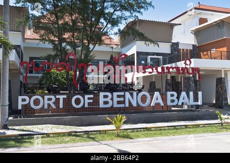 dh Port of Benoa Asia BALI INDONESIA Porte terminale edificio linguaggio dei segni Foto Stock