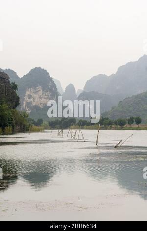 Vietnam Trang An Landscape Complex - Massicci Calcarei (Carsici) Di Trang An Nella Provincia Di Ninh Binh Del Vietnam Del Nord, Asia Sudorientale. Foto Stock
