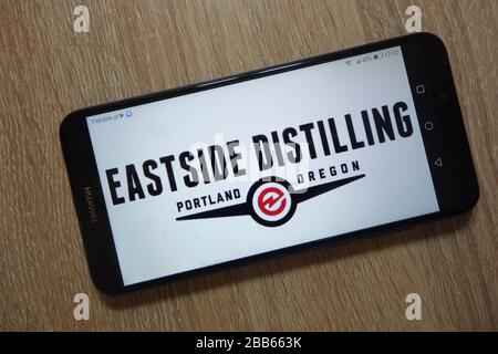 Logo Eastside Distilling visualizzato sullo smartphone Foto Stock