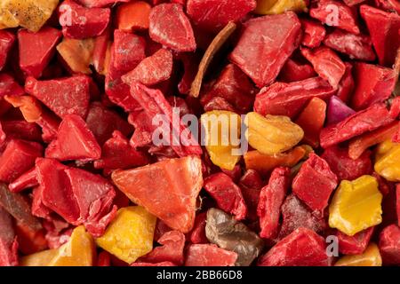 Plastica rossa riciclata granulare Foto Stock