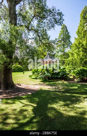 Il Padiglione Cinese nel Giardino dei sette acri presso l'RHS Wisley nel Surrey. Foto Stock