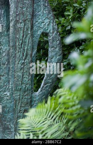 Scultura da giardino (modello per Meridian) 1958 scultura in bronzo al Museo Barbara Hepworth & Sculpture Garden, collina di Barmezzogiorno, Saint Ives TR26 1AD Foto Stock