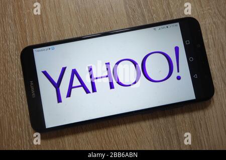 Logo Yahoo visualizzato sullo smartphone Foto Stock