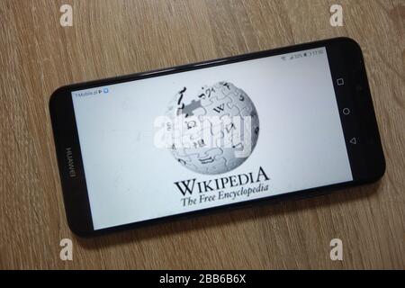 Logo Wikipedia visualizzato sullo smartphone Foto Stock