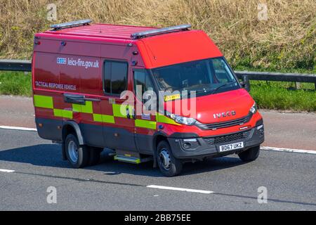 Red Leicester Fire Service Tactical Response Vehicle; Regno Unito Vehicle Vehicle Vehicle Vehicle Vehicle, Road Transport, Iveco Vehicle Driving, Roads & Motors, Motoring South-bound sull'autostrada M61 Foto Stock