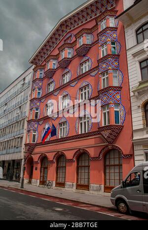 Edificio della Banca d'affari cooperativa a Lubiana, Slovenia Foto Stock