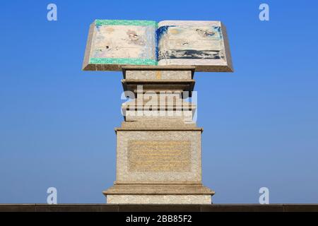 Scultura sul lungomare, Nathon City, Koh Samui Island, Thailandia, Asia Foto Stock