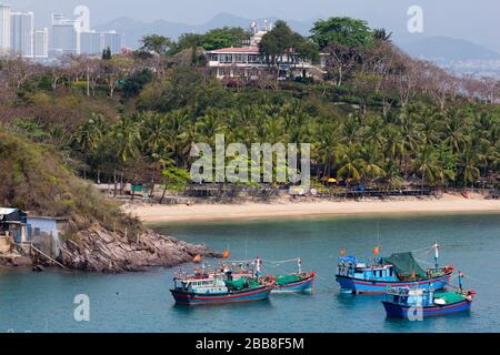 Barche da pesca a Nha Trang City, Vietnam, Asia Foto Stock