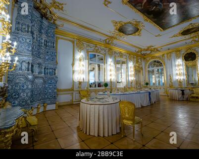 Sala da pranzo, Catherine Palace interior, Tsars Village, Tsarskoe Selo, Pushkin, Federazione russa Foto Stock