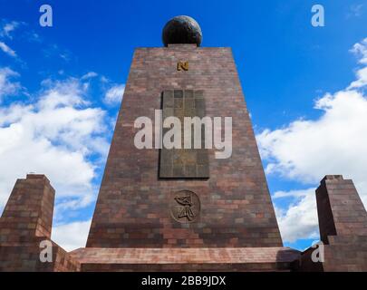 QUITO, ECUADOR - 30 LUGLIO 2018: Una foto del lato nord del Monumento all'Equatore. Foto Stock