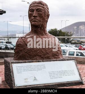 QUITO, ECUADOR - 29 LUGLIO 2018: Questa statua rende omaggio alla cultura Quitu-Cara, una società ancestrale che abitava la zona. Foto Stock