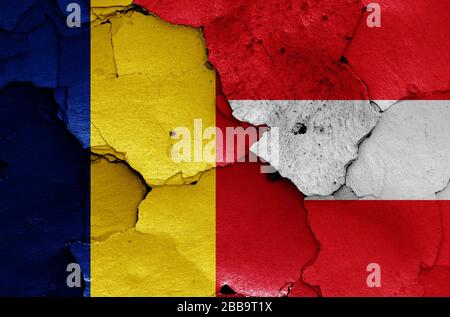 Bandiere di Romania e Austria dipinte su pareti incrinate Foto Stock