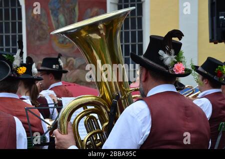 La tradizionale musica folk tedesca è dominata da strumenti in ottone come tromba, tuba e trombone. Foto Stock