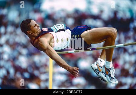 DaN o'Brien (USA) si è garante del decathlon ai Giochi Olimpici estivi del 1996 Foto Stock