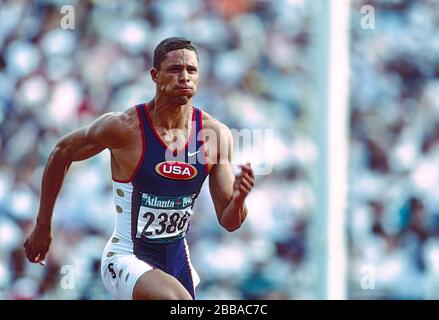 DaN o'Brien (USA) si è garante del decathlon ai Giochi Olimpici estivi del 1996 Foto Stock