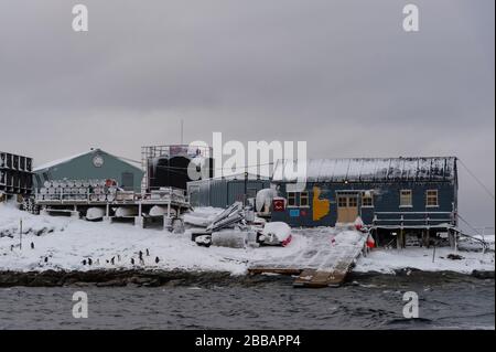 Base di ricerca Vernadsky, stazione Ucraina Antartica a Marina Point sull'isola di Galindez nelle isole Argentine, Antartide. Foto Stock