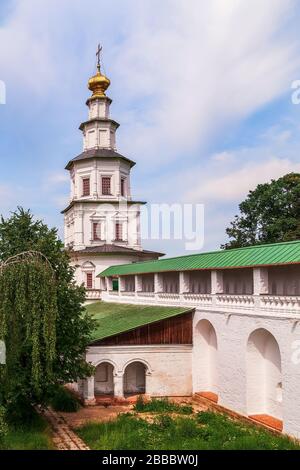 Porta Chiesa della Nuova Gerusalemme Resurrezione Monastero nella città di Istra. Mosca Oblast. Russia Foto Stock