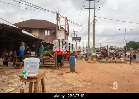 Ikpoba Hill Market a Benin City, Edo state, Nigeria, Africa occidentale. Foto Stock