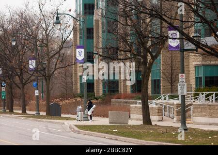 La Western University di Londra, Canada, ospita più di 40.000 studenti. Sembra un ghostown come le misure di isolamento COVID-19 continuano in Canada. Foto Stock