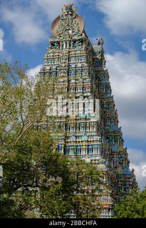 Madurai, India - Marzo 2020: Gopuram del tempio indù Meenakshi Amman il 10 marzo 2020 a Madurai, India. Foto Stock