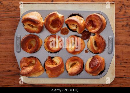 Yorkshire pudding, cibo, tradizionale, delizioso, arrosto, inglese, yorkshire, budino, cotto, pastella, inglese, cena, fatti in casa, freschi, cucinati, pranzo, Foto Stock