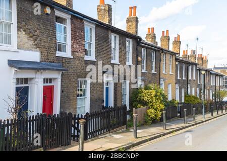 LONDRA, Regno Unito - 1ST MARZO 2020: Case e strade con terrazza a Greenwich Londra. Foto Stock