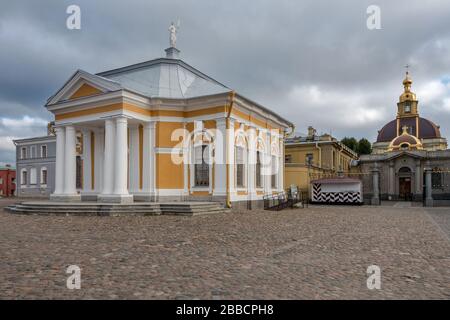 Boat House all'interno delle mura di Pietro e Paolo fortezza, Zayachy isola centrale di San Pietroburgo Russia Foto Stock