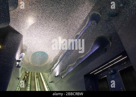 Vista sulla stazione della metropolitana di Toledo a Napoli Foto Stock