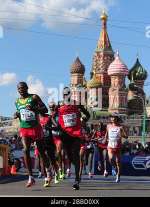 Azione generale della maratona maschile il giorno 8 dei Campionati mondiali di atletica leggera IAAF 2013 allo stadio Luzhniki di Mosca, Russia. Foto Stock