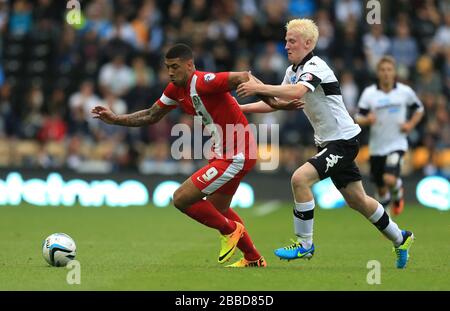 Derby County's Will Hughes (a destra) e Blackburn Rovers' Leon miglior battaglia per la palla Foto Stock