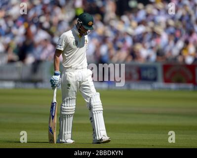 L'Australia si spegne dopo essere stato inginocchiato da Stuart Broad in Inghilterra il giorno due del secondo Investec Ashes Test al Lord's Cricket Ground, Londra. Foto Stock