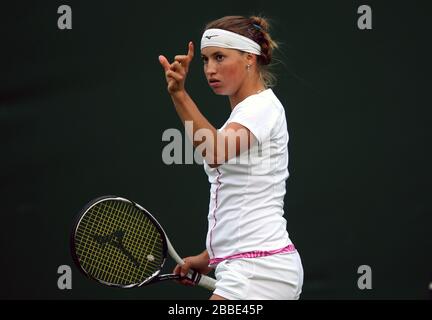 Yulia Putintseva del Kazakistan in azione contro Kirsten Flipkens del Belgio Foto Stock