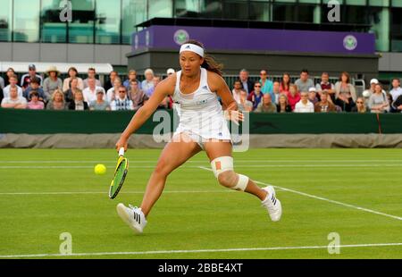 Tara Moore della Gran Bretagna in azione contro Kaia kanepi dell'Estonia Foto Stock