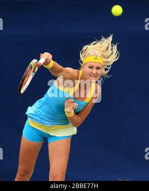 Kristina Mladenovic francese in azione contro Johanna Konta della Gran Bretagna durante l'AEGON Classic a Edgbaston Priory, Birmingham Foto Stock