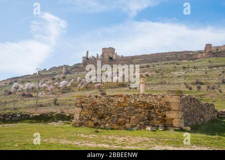 Rovine del castello. Moya, provincia di Cuenca, Castilla la Mancha, Spagna. Foto Stock