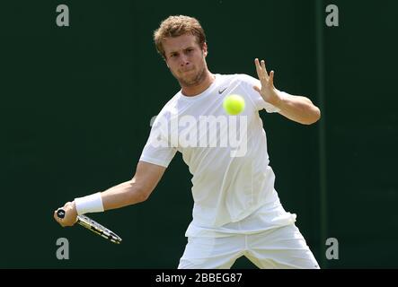 Luke Bambridge della Gran Bretagna in azione contro Noah Rubin degli Stati Uniti Foto Stock